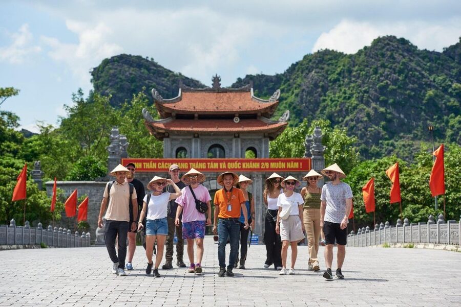 Ninh Binh 1 Day,HoaLu-Tam Coc-Mua Cave,Buffet Lunch,Limo Bus - Buffet lunch and what $44 really covers