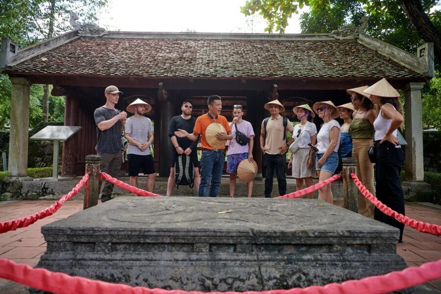 Ninh Binh 1 Day,HoaLu-Tam Coc-Mua Cave,Buffet Lunch,Limo Bus - Tam Coc by bamboo boat