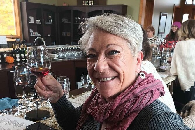 NON BUS 4 Winery Traverse City Wine Tour on Old Mission Peninsula - What the $89 price really covers