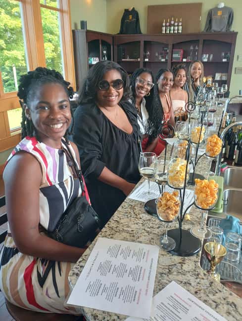 NON-BUS MOVIE STARS Leelanau Peninsula Sunset Wine Tour - Guides who tailor the wine choices