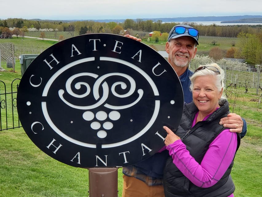 NON BUS MOVIE STARS Traverse City Old Mission 4 Winery Tour - Key points at a glance