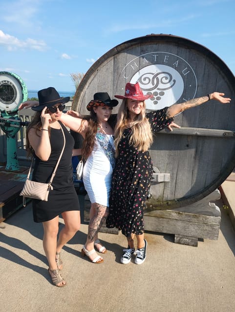 NON BUS MOVIE STARS Traverse City Old Mission 4 Winery Tour - Starting at Hardy Street before the buses