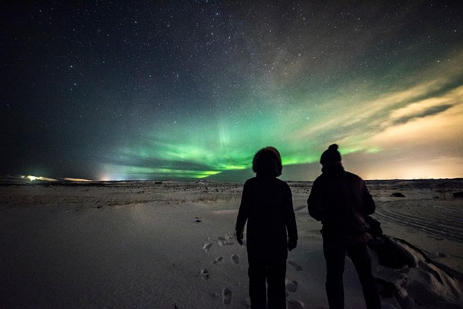 Northern Lights Bus Tour from Reykjavik with Hot Chocolate - What the guides add to the long wait