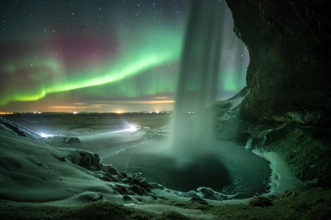 Northern Lights Bus Tour from Reykjavik with Hot Chocolate - Hot chocolate, warm clothing, and the cold