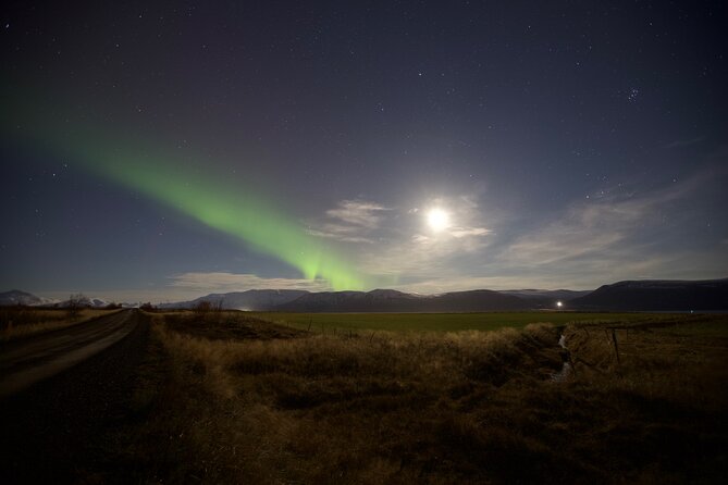 Northern Lights Classic MiniBus Tour from Akureyri - Clear skies, dark places, and the limits of the route