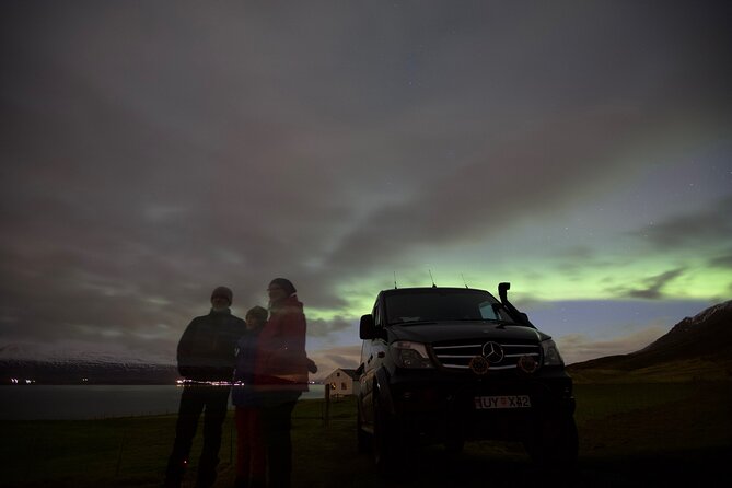 Northern Lights Classic MiniBus Tour from Akureyri - The free retry can change the value