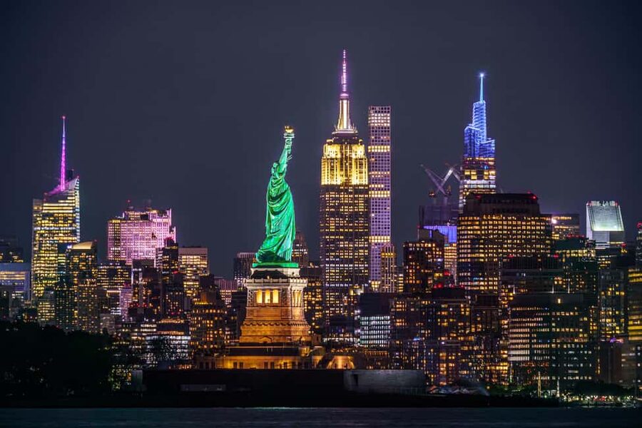 NYC at Night: 3-Hour Luxury Bus Tour of Top Highlights - Fifth Avenue, Rockefeller Center, and Grand Central