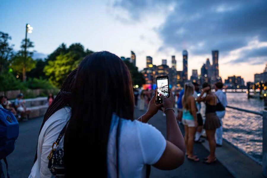 NYC at Night: 3-Hour Luxury Bus Tour of Top Highlights - The guides make or break the evening