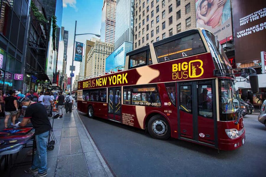 NYC: Brooklyn & DUMBO Bus and Walking Tour with Local Guide - From Times Square to the Brooklyn skyline