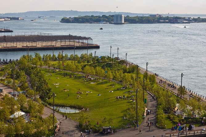 NYC Bus Tour of Brooklyn, Bronx, Queens: Art, Food & Sports - Williamsburg and Hasidic Jewish culture