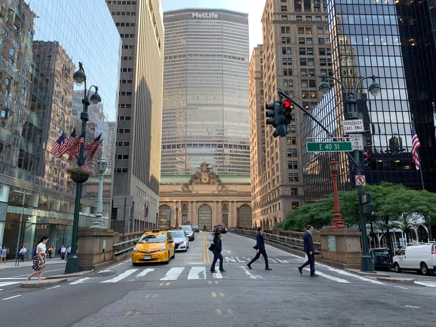 NYC: Bus Tour to Superhero Film Locations - Vehicle size, comfort, and the 150-minute schedule