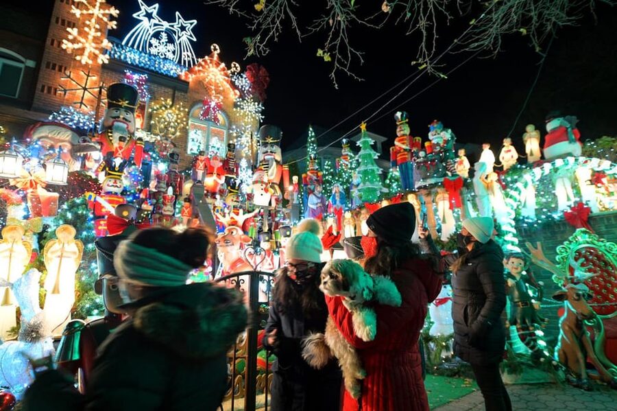 NYC: Dyker Heights and NYC Holiday Lights Luxury Bus Tour - Lower Manhattan, the World Trade Center, and the harbor