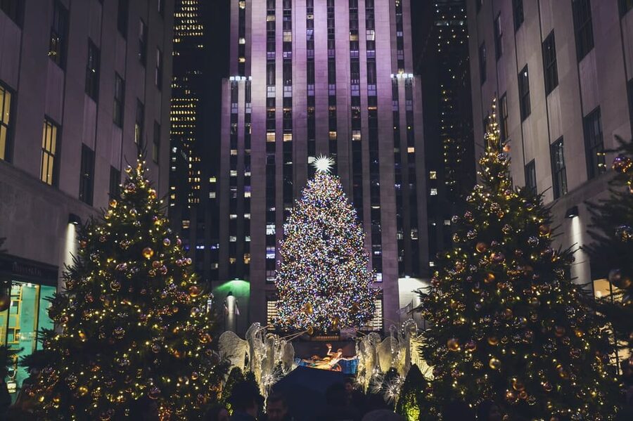NYC: Dyker Heights and NYC Holiday Lights Luxury Bus Tour - A Midtown beginning with a wide city view