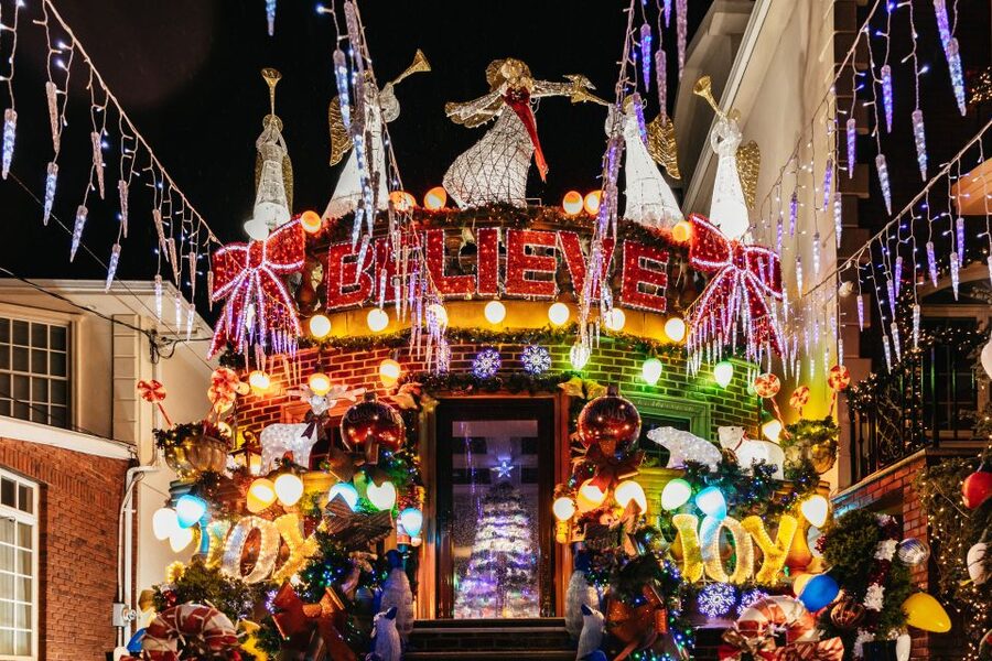 NYC: Dyker Heights Christmas Lights & Skyline View Bus Tour - Why Dyker Heights is worth the trip from Manhattan