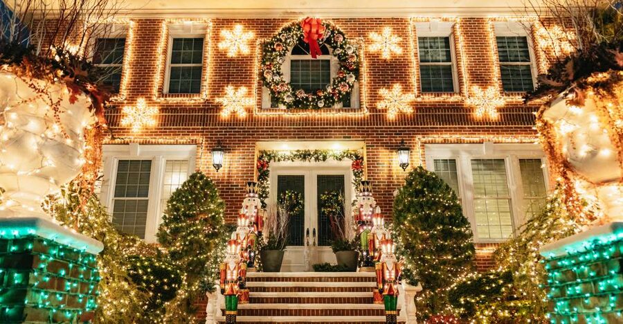 NYC: Dyker Heights Christmas Lights & Skyline View Bus Tour - Battery Park City at sunset