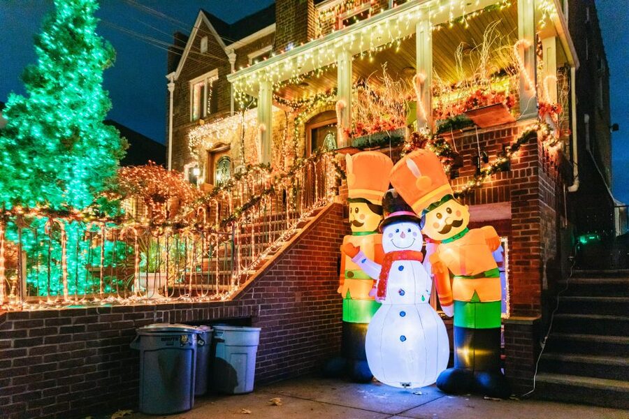 NYC: Dyker Heights Christmas Lights & Skyline View Bus Tour - A moving tour of the East River waterfront