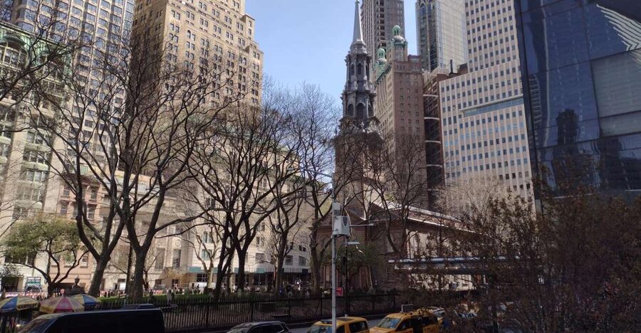 NYC: Gray Line Guided 5 Hour Manhattan Premium Bus Tour - What the guide adds