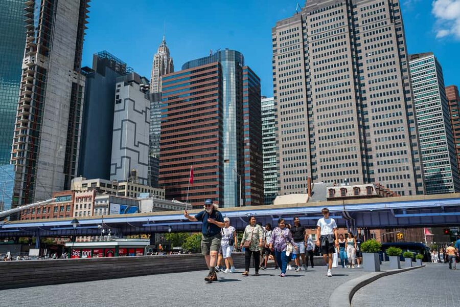 NYC: Half-Day Luxury Bus Tour with One World Access - Pier 17 and the Brooklyn Bridge