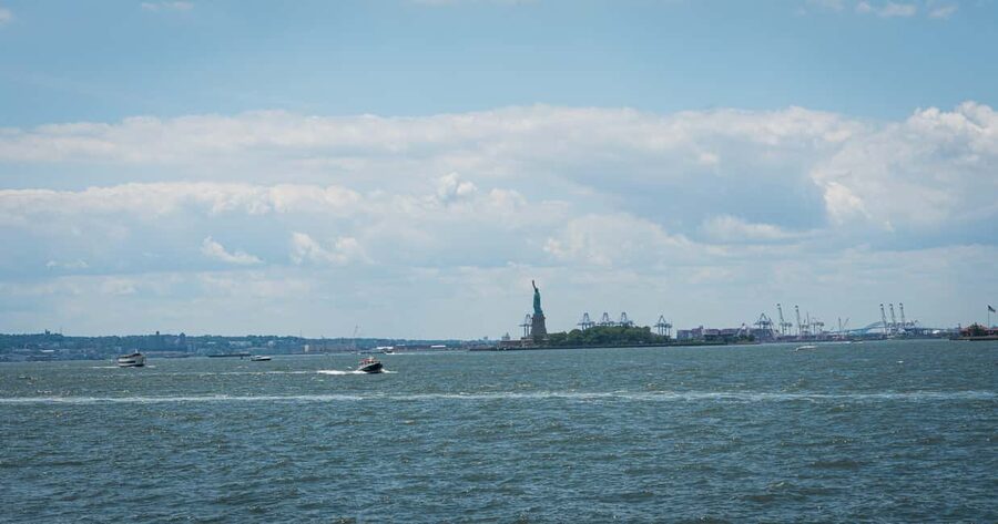 NYC: Half-Day Luxury Bus Tour with One World Access - Charging Bull and the Statue of Liberty viewpoint