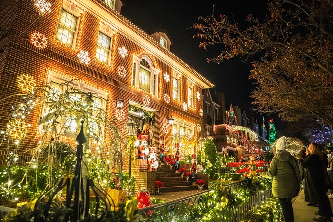 NYC: Holiday Lights and Dyker Heights Luxury Bus Tour - Meeting the Bus on Eighth Avenue
