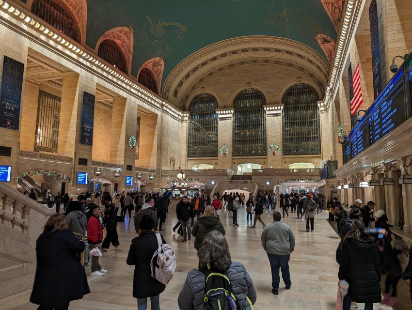 NYC: Holiday Lights Guided Bus Tour - What this New York holiday tour is really designed to do