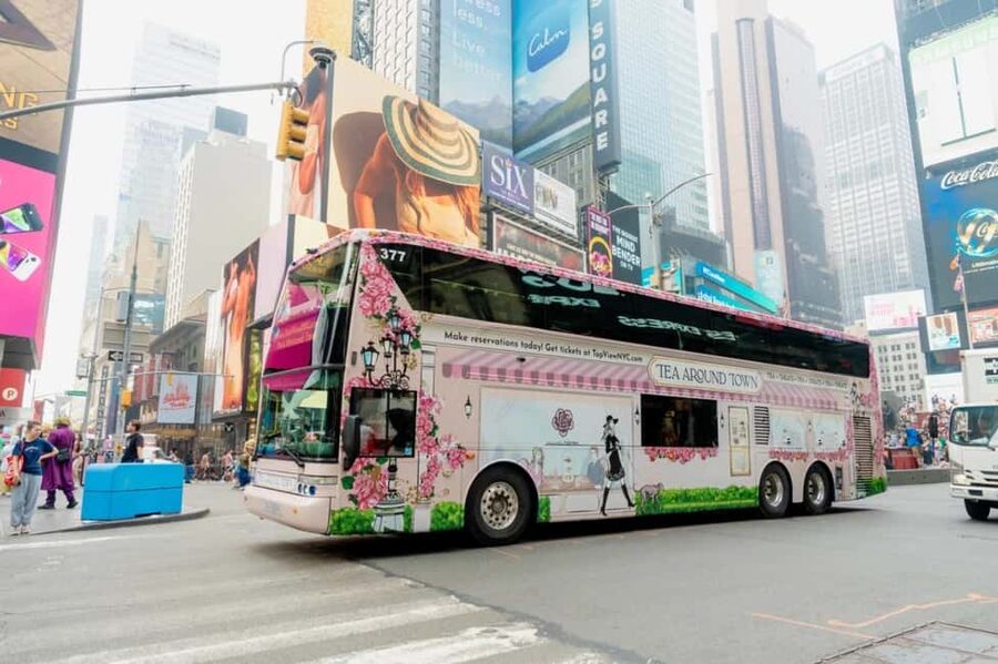 NYC: Tea Around Town Bus Tour with Live Entertainment - What the 90 Minutes Actually Include