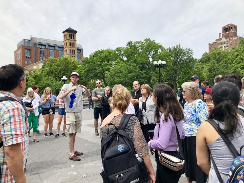NYC TV & Movie Locations Bus Tour – Friends, Seinfeld & More - The Friends apartment and familiar Manhattan streets