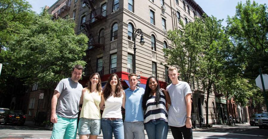 NYC TV & Movie Locations Bus Tour – Friends, Seinfeld & More - Ghostbusters, Spider-Man, and the movie highlights
