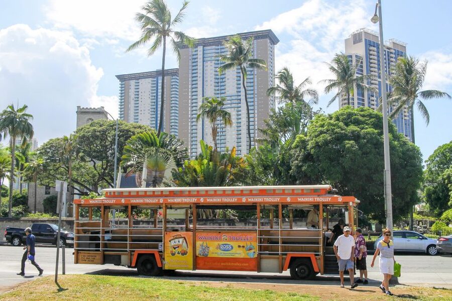 Oahu: Waikiki Trolley Hop-on Hop-off All-Line Pass - What the guides add to the experience