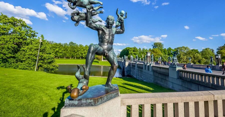 Oslo: Grand City Sightseeing Tour by Bus with Fjord Cruise - Kon-Tiki Museum from October through April
