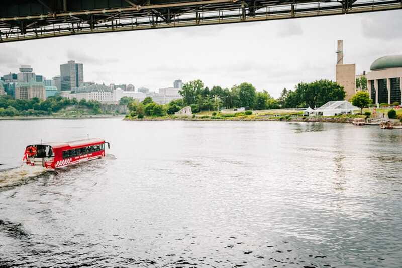 Ottawa: Bilingual Guided City Tour by Amphibious Bus - Crossing into Quebec by water