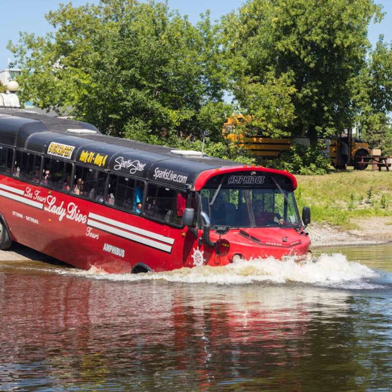 Ottawa: Bilingual Guided City Tour by Amphibious Bus - Guides make or break the hour