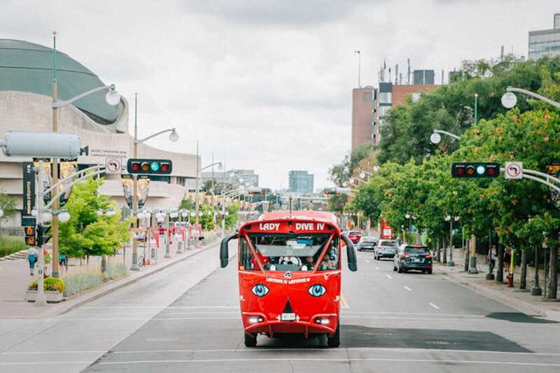 Ottawa: Hop-On Hop-Off Guided City Tour Pass - What the guides add to the ride
