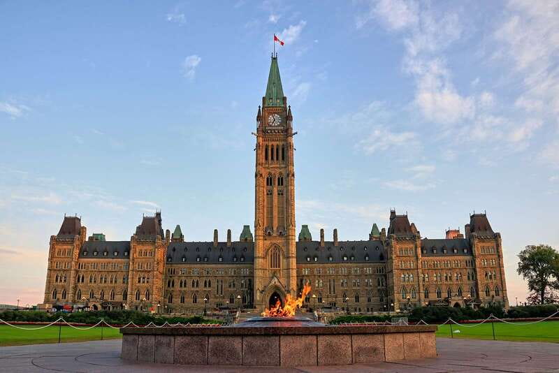 Ottawa: Hop-On Hop-Off Guided City Tour Pass - Starting at Sparks Street and Parliament