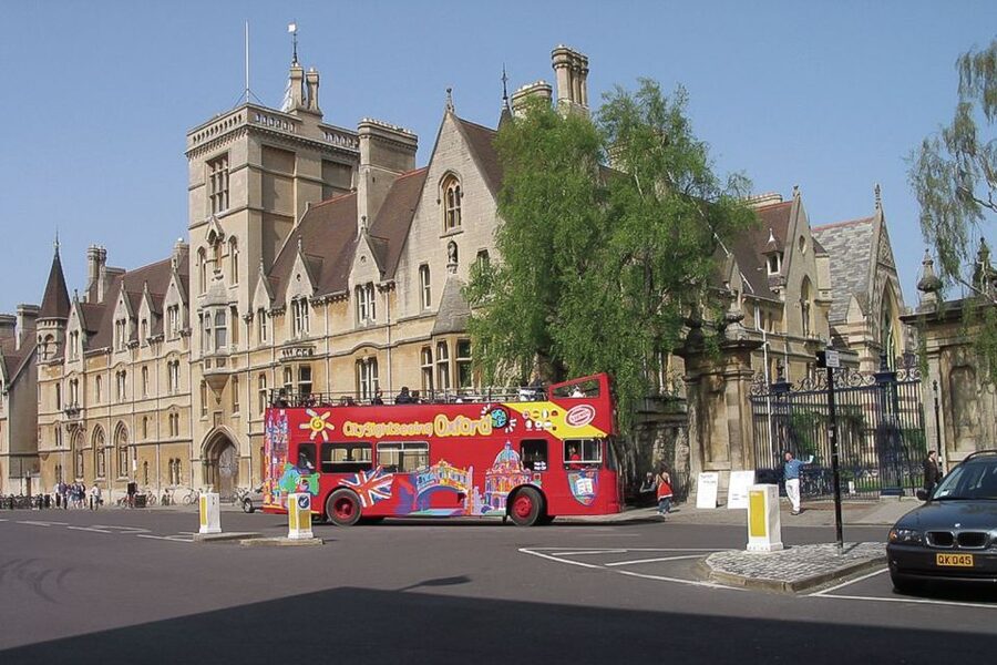 Oxford: City Sightseeing Hop-On Hop-Off Bus Tour - From the railway station to Oxford Castle