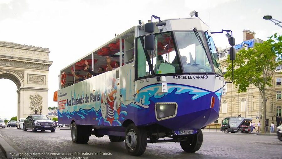 Paris: City and River Seine Tour on an Amphibious Bus - Stories, quizzes, and bilingual guiding