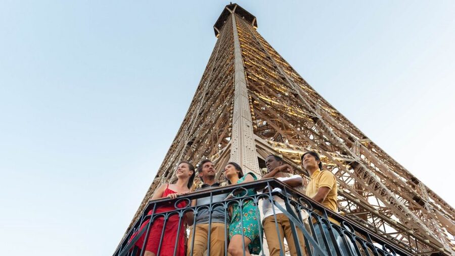 Paris: City Tour by Bus with Eiffel Tower & Optional Summit - How this compares with exploring Paris independently