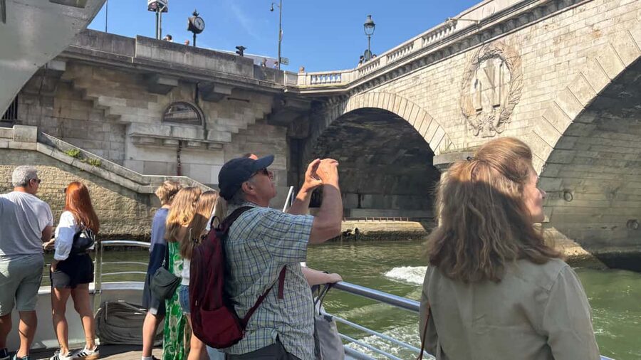 Paris: Hop-On Hop-Off Seine Cruise Pass with 9 Stops - Who should book Batobus?