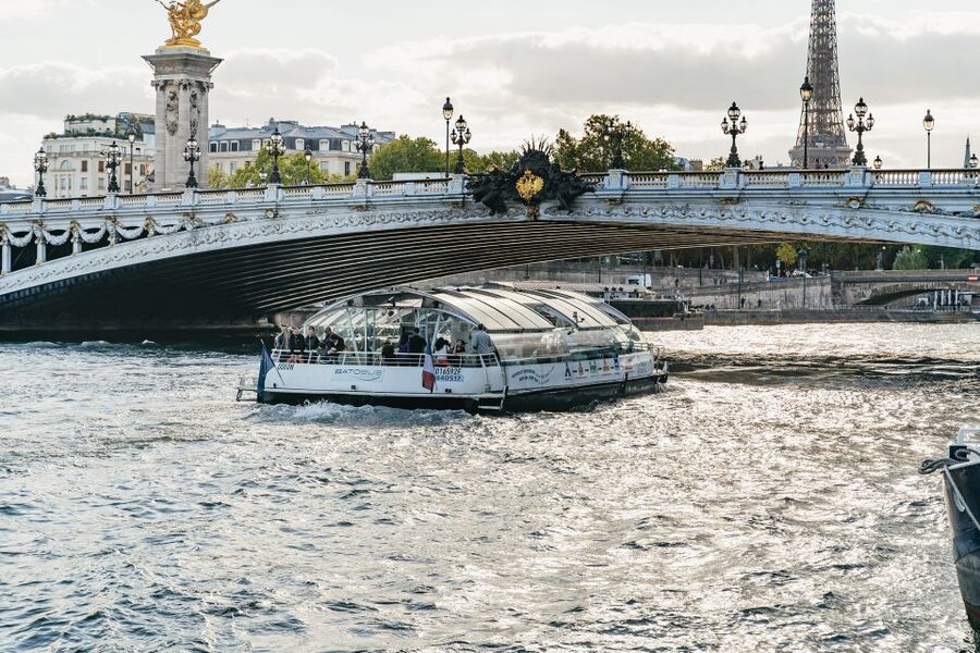 Paris: Hop-On Hop-Off Seine Cruise Pass with 9 Stops - Why the Seine works as your Paris transport line