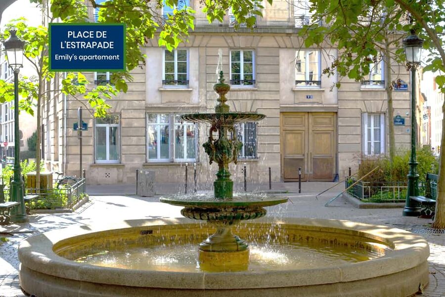 Paris: Hop-on with Emily walking tour and bus tour - Key points to know before you book