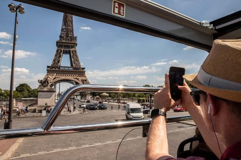 Paris: Hop-on with Emily walking tour and bus tour - What the 45-minute walking tour feels like