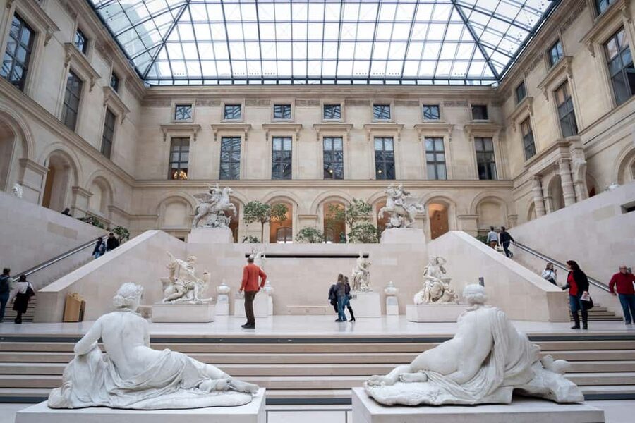 Paris: Louvre Museum Access with Host and Hop-On Hop-Off Bus - Key points at a glance