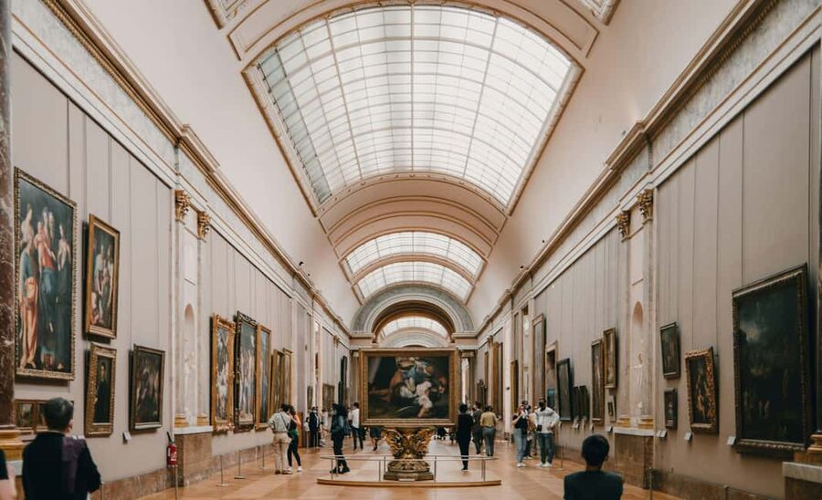 Paris: Louvre Museum Access with Host and Hop-On Hop-Off Bus - The Mona Lisa is the first major target