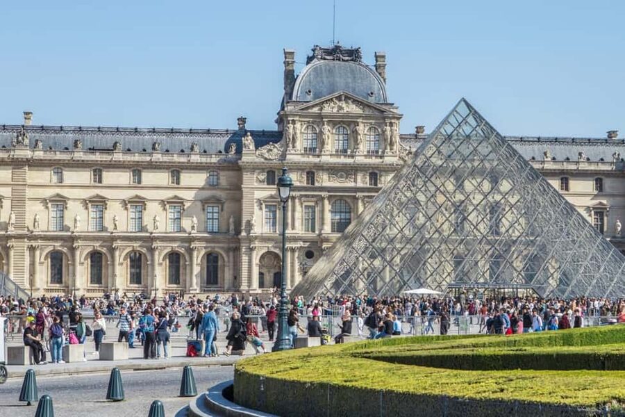 Paris: Louvre Museum Access with Host and Hop-On Hop-Off Bus - French art, royal apartments, and the Richelieu Wing