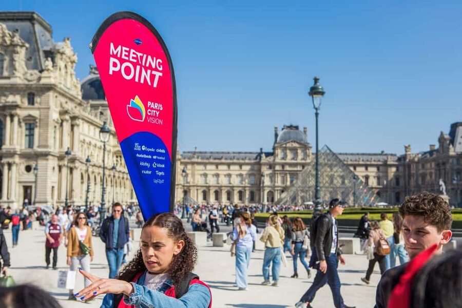 Paris: Louvre Museum Access with Host and Hop-On Hop-Off Bus - Price, timing, and the bus ticket issue