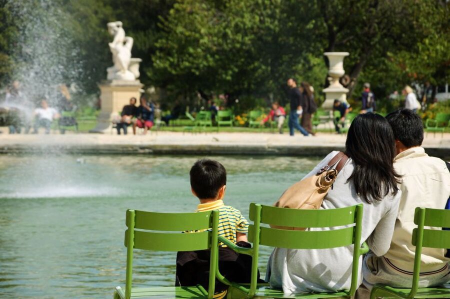 Paris: Tootbus Kids Bus Tour Experience - Opera and the opening view of Paris