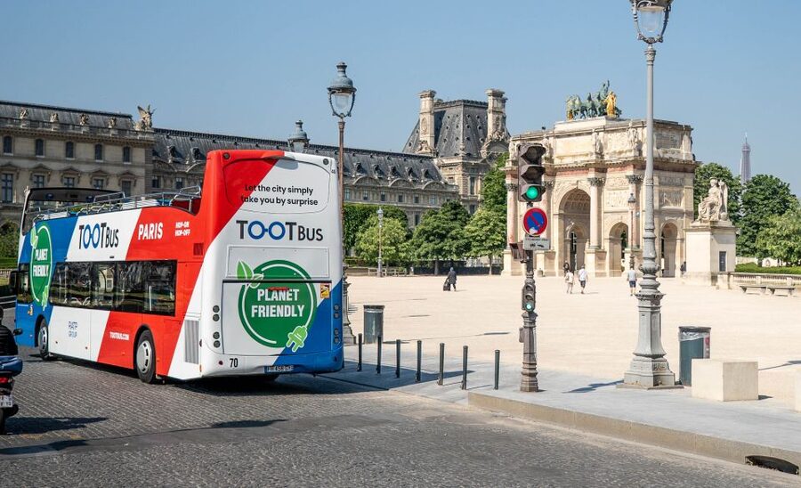 Paris: Tootbus Kids Bus Tour Experience - The Louvre from the bus