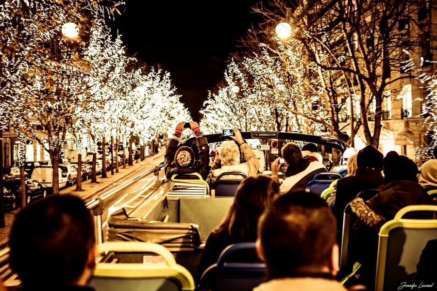 Paris: Tootbus Open-Top Christmas Bus Tour - Audio, Wi-Fi, and the walking app