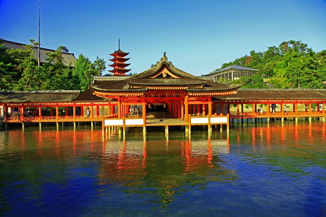 Peaceful Hiroshima & Miyajima UNESCO 1 Day Bus Tour - The castle stop and Hiroshima’s earlier past