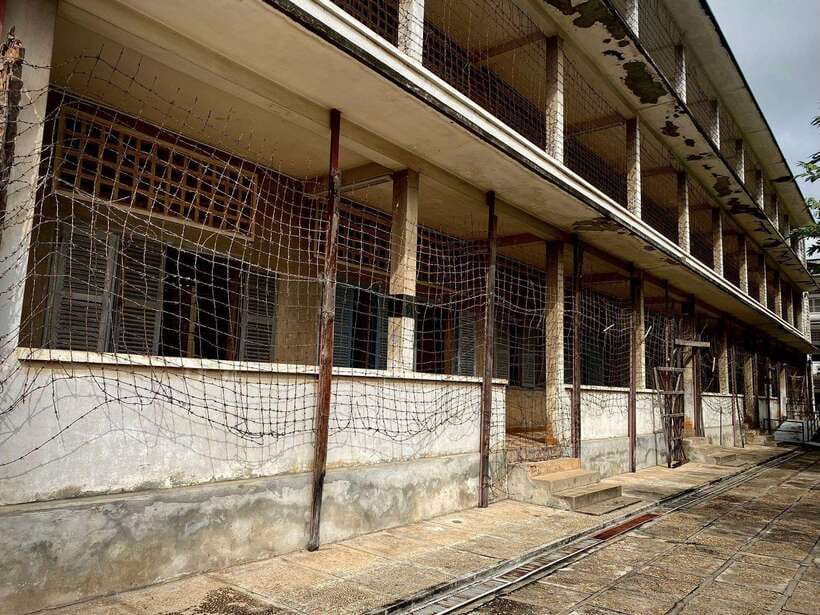 Phnom Penh: Killing Fields and Prison S21 Bus Tour - Who should book this bus tour?